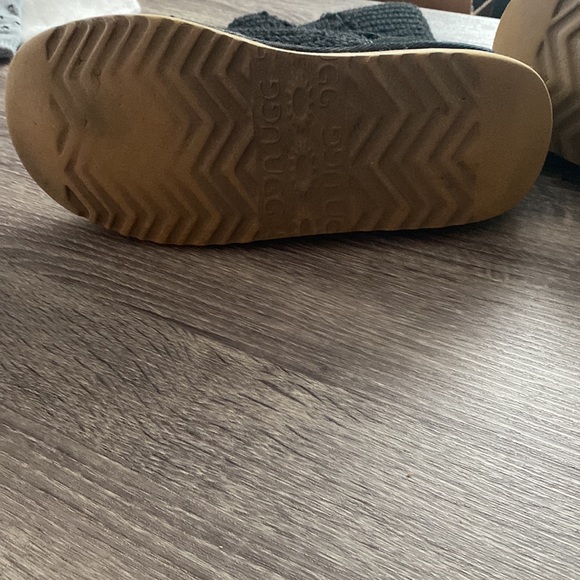 Black crochet uggs - Picture 3 of 3